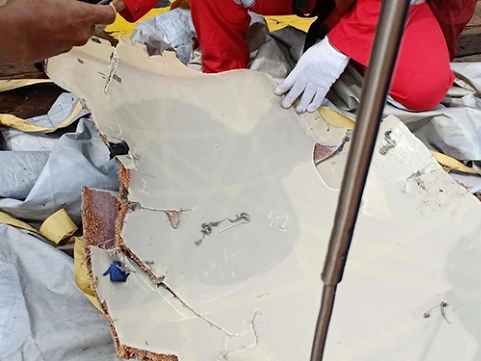 Khả năng đã tìm thấy mảnh vỡ và ghế của máy bay bị mất tích ở Indonesia
