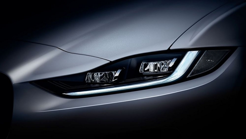 Jaguar XE 2021 phiên bản nâng cấp động cơ và trang bị có gì mới?