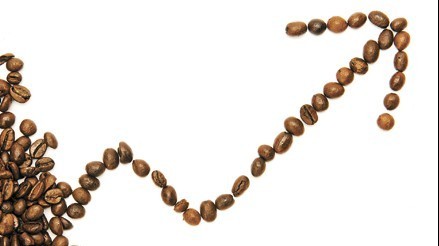 Giá cà phê hôm nay 21/11, Tiếp tục đà tăng mạnh, lý do hiện tượng giá đảo xuất hiện trên cả hai sàn?
