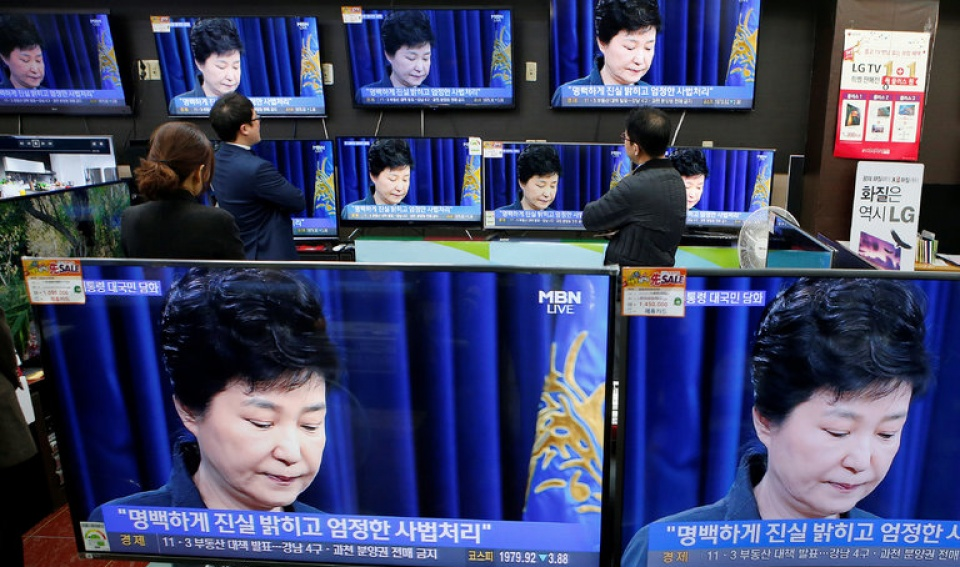 Tổng thống Hàn Quốc chính thức bị điều tra như nghi phạm tham nhũng