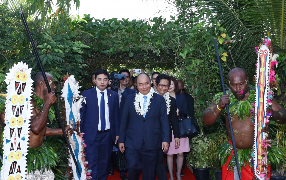 thu tuong den papua new guinea bat dau chuyen tham du hoi nghi apec 26