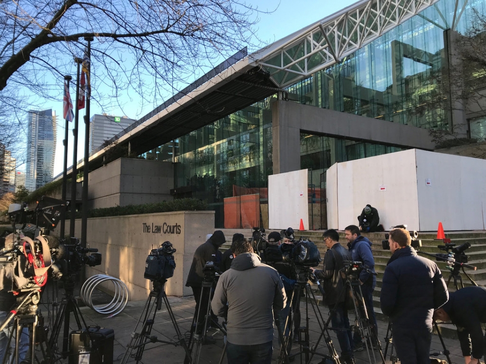 cong to vien cfo huawei can giam trong mot nha tu canada vi co kha nang bo tron cao