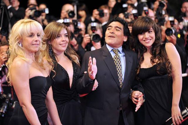 Tranh chấp tài sản, các con gái của Maradona đâm đơn ra tòa. (Nguồn: Getty Images)