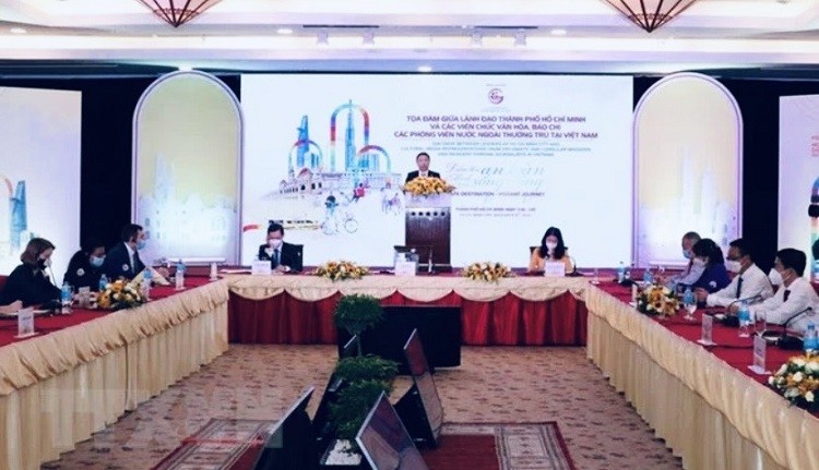 Lãnh đạo TP. Hồ Chí Minh tọa đàm với cán bộ ngoại giao, báo chí nước ngoài thường trú tại Việt Nam