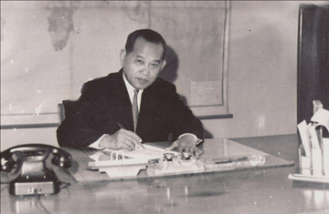 ung van khiem vi bo truong kien trung nhan hau