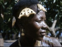 Chuyện lạ về bộ lạc đeo cả kilogam vàng trên người