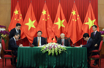 Việt Nam - Trung Quốc ký kết nhiều văn kiện hợp tác