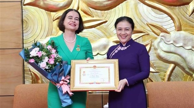 Peace, friendship insignia bestowed upon Australian Ambassador to Vietnam