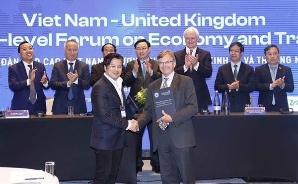 NA Chairman attends Vietnam-UK high-level forum on economy, trade