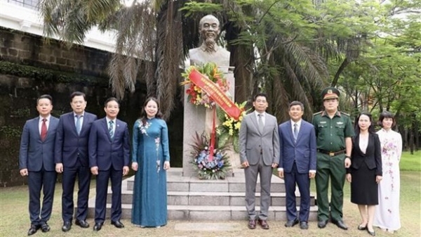 Vice President laid flowers at the President Ho Chi Minh Monument in Philippines