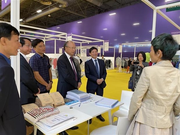 Vietnam attends textile industry exhibition Premiere Vision 2022 in Paris