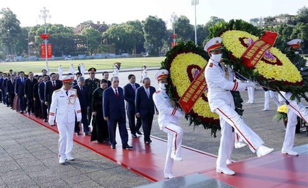 Party, State leaders pay homage to martyrs on occasion of 75th War Invalids and Martyrs Day