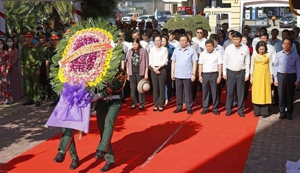 NA Chairman offers incense in tribute to martyrs in Quang Ngai on War Invalids and Martyrs Day