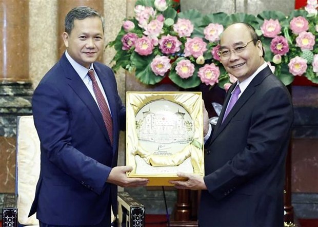 President Nguyen Xuan Phuc receives Cambodian high-ranking military officer Lt. Gen. Hun Manet