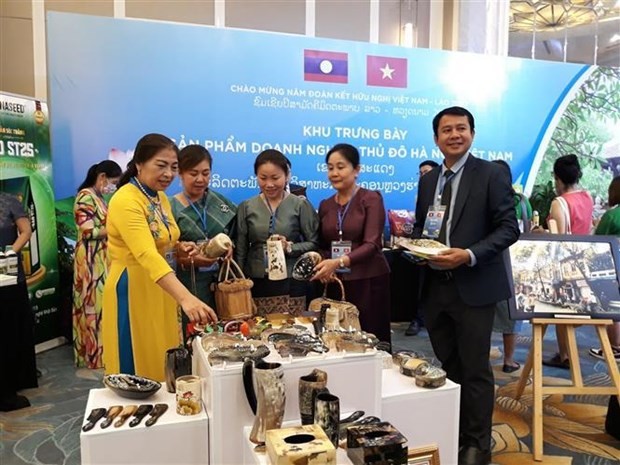 Exhibition spotlights Hanoi-Vientiane relationship