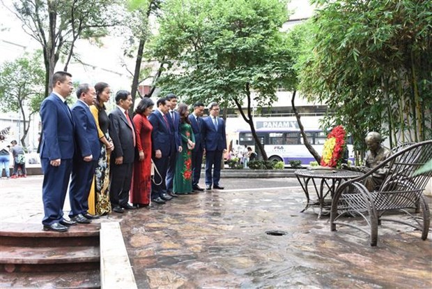 Vietnam, Mexico parties strengthen ties