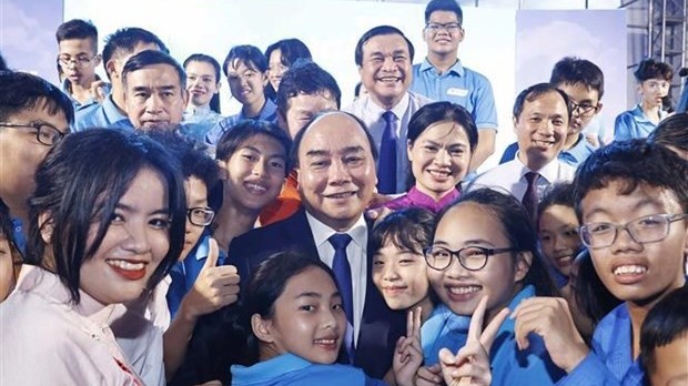 President joins orphans in "Going to school festival" in Da Nang city