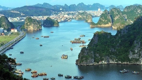 Quang Ninh further implements zero- plastic-waste Ha Long Bay programme