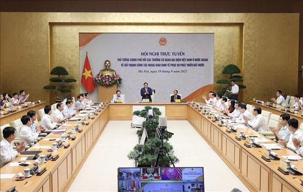 PM chairs teleconference with heads of Vietnamese representative agencies abroad