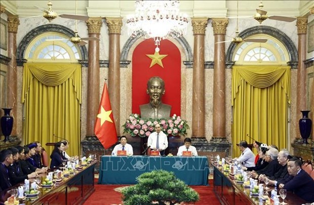 President meets with outstanding ethnic minority representatives of Cao Bang