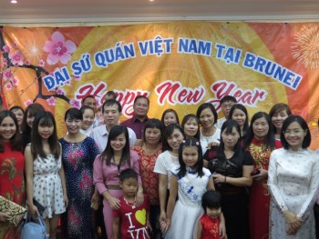 Cộng đồng người Việt tại Brunei tưng bừng đón Xuân Đinh Dậu