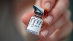 BioNTech cảnh báo tình trạng thiếu hụt nguồn cung vaccine Covid-19