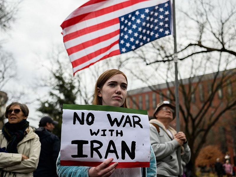 Người biểu tình phản đối căng thẳng Mỹ-Iran trước khu vực Nhà Trắng (Nguồn: AFP)