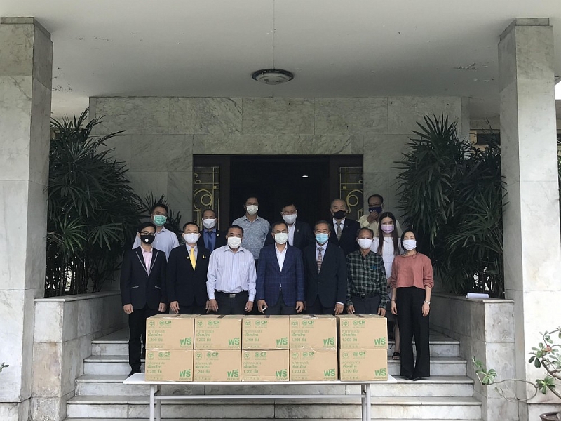 Đại sứ quán Việt Nam tại Thái Lan đã tổ chức trao tặng 18.000 khẩu trang y tế cho cộng đồng người Việt Nam tại Thái Lan. (Nguồn: ĐSQ VN tại Thái Lan)