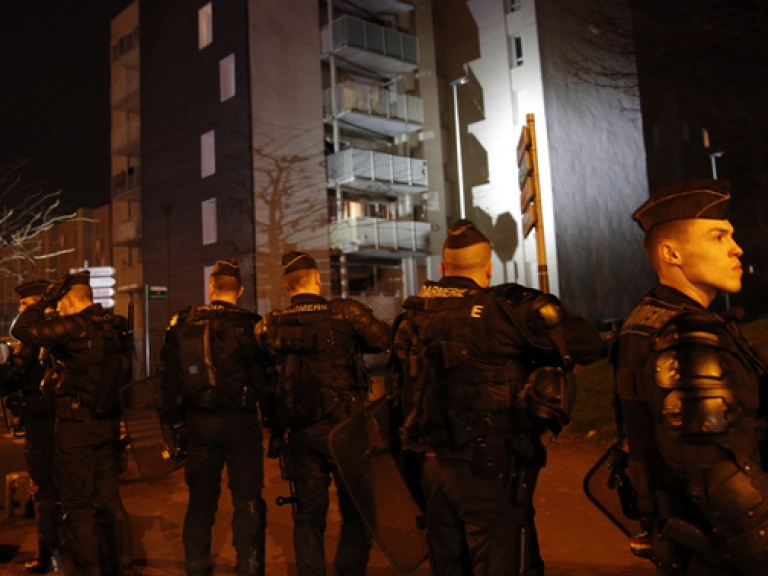 Pháp: Đêm bạo động thứ 4 liên tiếp ở ngoại ô Paris