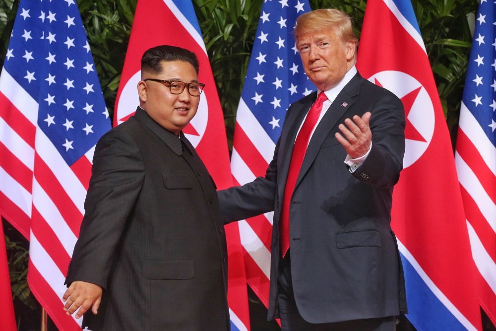 Theo quan điểm của Tổng thống Moon Jae-in, thỏa thuận mà cựu Tổng thống Mỹ Donald Trump và nhà lãnh đạo Triều Tiên Kim Jong-un đạt được ở Singapore nên được coi là điểm khởi đầu trong chính sách về Triều Tiên của chính quyền Joe Biden. (Nguồn: Getty Image