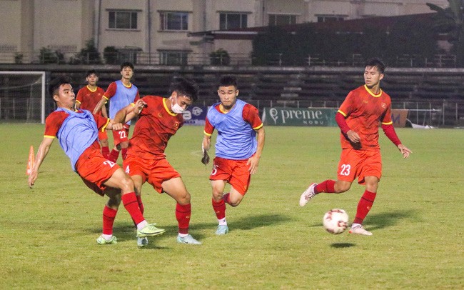 U23 Đông Nam Á 2022: Đội tuyển Việt Nam 'làm nóng' trước giờ ra sân quyết đấu với U23 Singapore