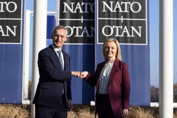 Bà Truss và Tổng Thư ký NATO Jens Stoltenberg