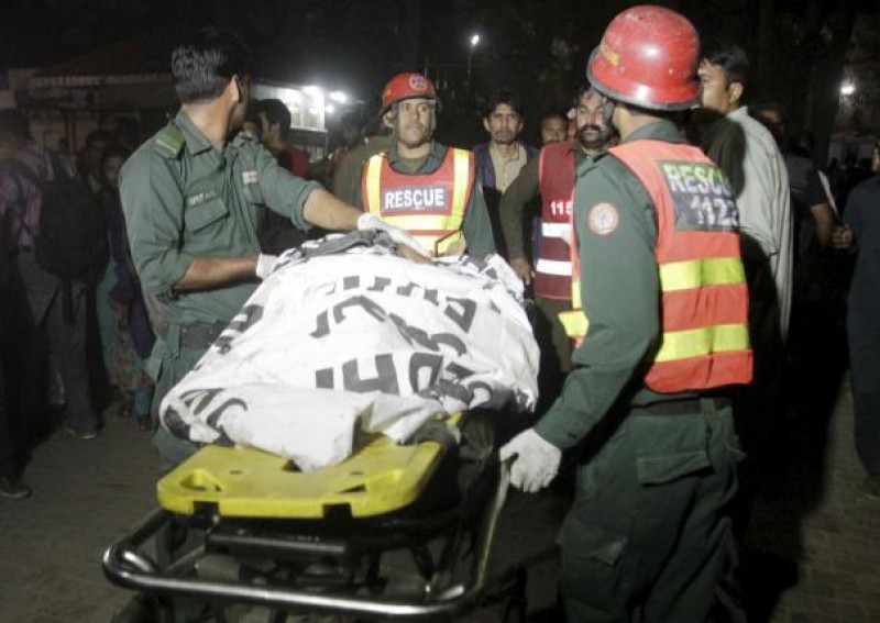 pakistan danh bom tu sat khien 65 nguoi thiet mang