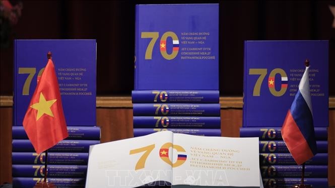 Hội thảo kỷ niệm 90 năm thành lập Đoàn và giới thiệu sách về 70 năm quan hệ Việt– Nga tại Saint Petersburg