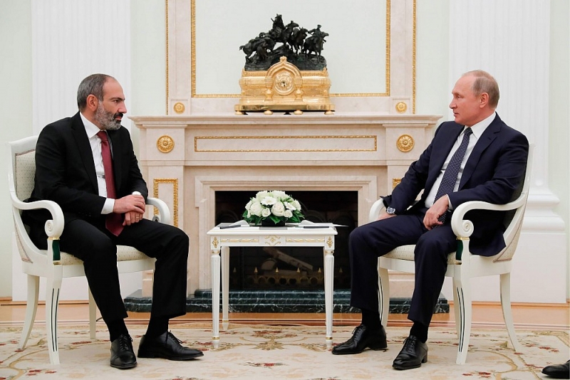 Thủ tướng Armenia Nikol Pashinyan (trái) và Tổng thống Nga Vladimir Putin. (Nguồn: Byline Times)