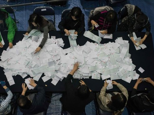 Bầu cử Quốc hội Hàn Quốc: Đảng cầm quyền mất đa số phiếu