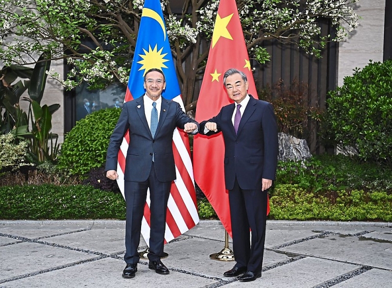 Ngoại trưởng Malaysia Datuk Seri Hishammuddin Hussein cho biết ông coi người đồng cấp Trung Quốc Vương Nghị là anh cả trong nhà. (Nguồn: THX)