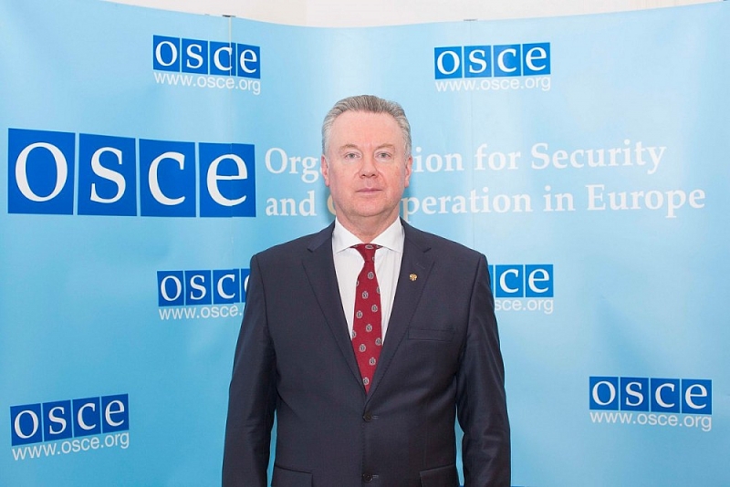 Đặc phái viên thường trực của Nga tại OSCE Alexander Lukashevich cho rằng Mỹ và Tổ chức Hiệp ước Bắc Đại Tây Dương (NATO) phải chịu trách nhiệm về việc làm trầm trọng thêm tình hình ở khu vực Donbass, miền Đông Ukraine. (Nguồn: Twitter)
