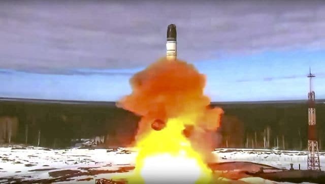 Vụ thử  tên lửa đạn đạo mang đầu đạn hạt nhân (ICBM) Sarmat RS-28 của Nga. (Nguồn: creativebuzz)