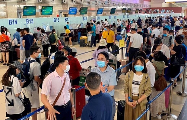 Passengers check in at Noi Bai international airport. (Photo: VNA)