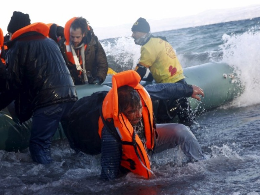 Lật thuyền ngoài khơi Hy Lạp: 250 người di cư được giải cứu