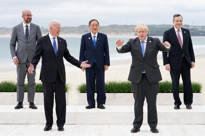 Thượng đỉnh G7: 'Túm' trọn khoảnh khắc hậu trường của các nhà lãnh đạo