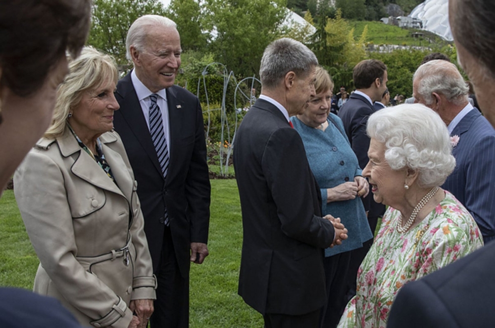 Tổng thống Mỹ Joe Biden đã có cuộc gặp mặt trực tiếp đầu tiên với Nữ hoàng Elizabeth II  kể từ khi ông nhậm chức, bên lề Hội nghị thượng đỉnh G7. (Nguồn: AP)