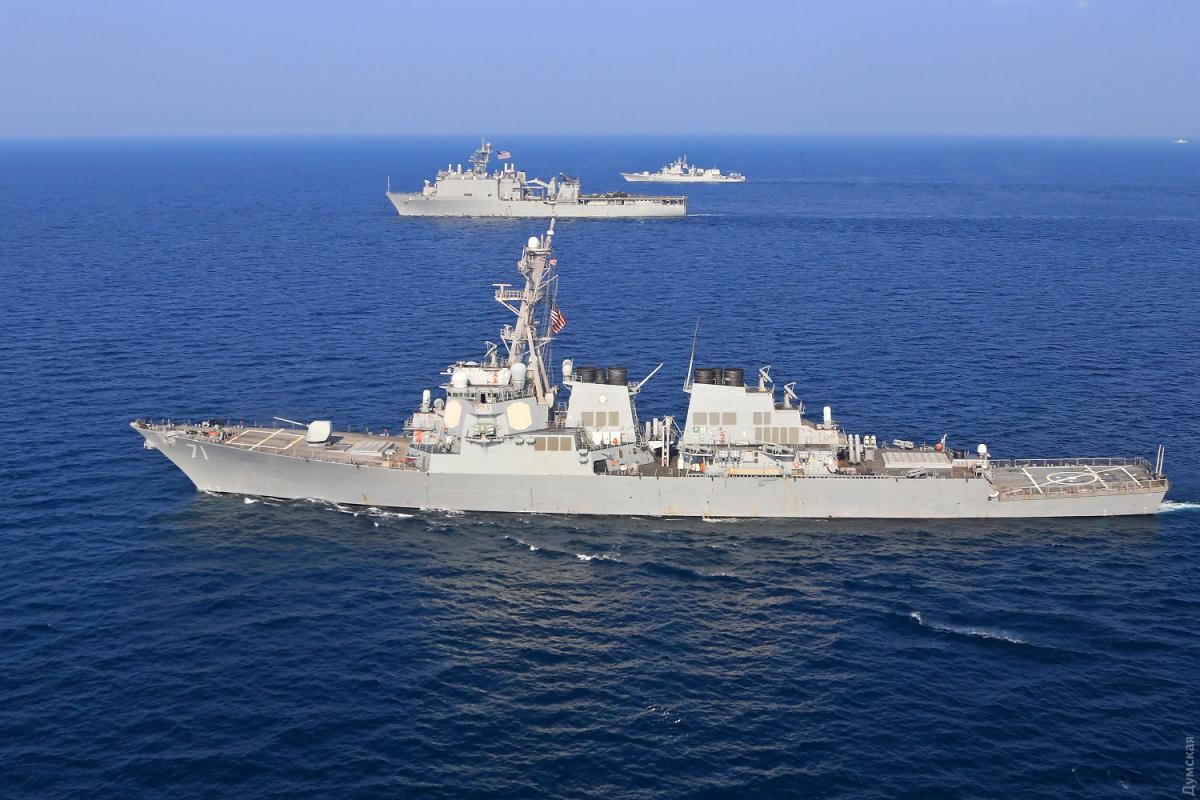 Hải quân Mỹ đã bác thông tin truyền thông cho rằng tàu khu trục trang bị tên lửa dẫn đường USS Ross hướng tới bán đảo Crimea để tham gia tập trận. (Nguồn: UNIAN)
