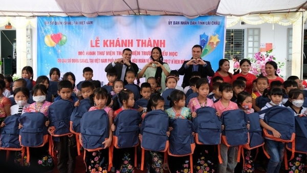 Israeli Embassy and Miss H’Hen Niê presented friendly library to Lai Chau pupils