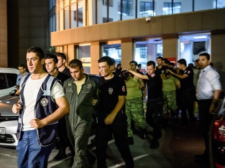 Vụ đảo chính Thổ Nhĩ Kỳ: 13 binh sỹ bị đưa ra xét xử