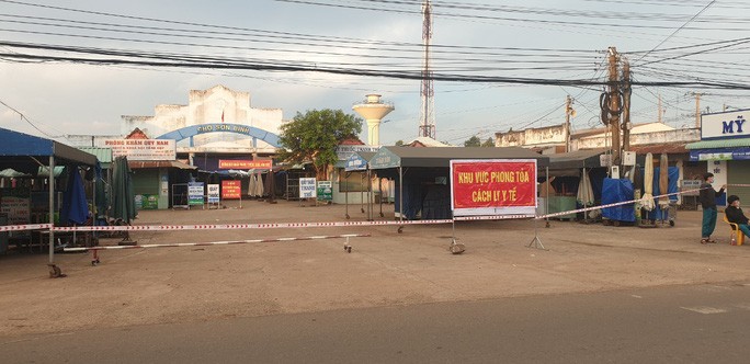 Phong tỏa chợ Sơn Bình, huyện Châu Đức, Bà Rịa - Vũng Tàu, nơi ghi nhận ca mắc Covid-19. (Nguồn: NLD)