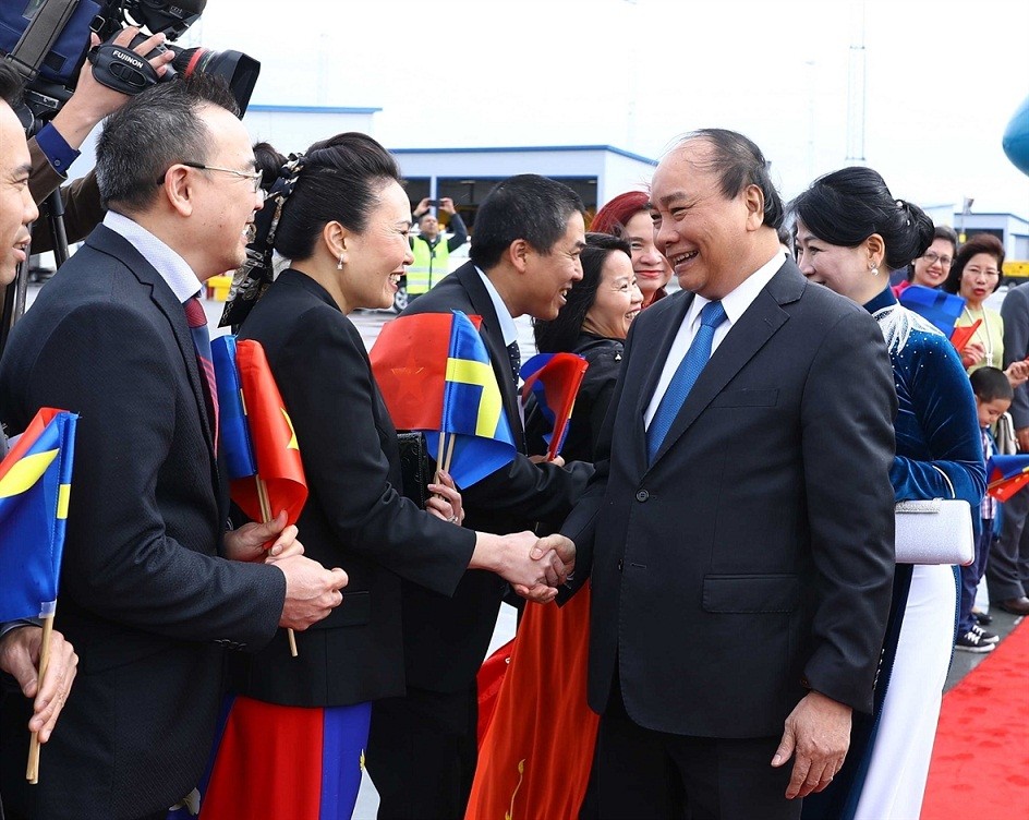 Thủ tướng Nguyễn Xuân Phúc cùng phu nhân và đoàn cấp cao Việt Nam đến sân bay quốc tế Stockholm Arlanda thăm chính thức Thụy Điển. (Nguồn: TTXVN)