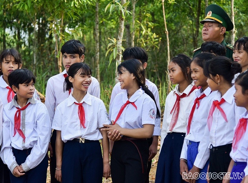 Việc thực hiện nghiêm túc, hiệu quả các khuyến nghị UPR cũng đã mang lại nhiều tác động tích cực trong tiến trình hoàn thiện hệ thống pháp luật, bảo đảm việc thụ hưởng các quyền con người, chính sách an sinh xã hội, nâng cao đời sống của người dân ở Việt 