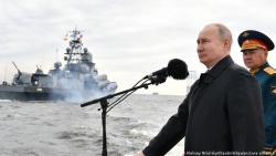 Tổng thống Putin khẳng định sức mạnh vô song của vũ khí Nga tại Lễ duyệt binh ngày Hải quân